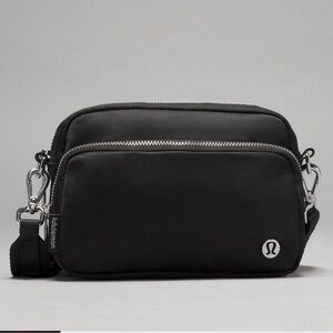 Everywhere Crossbody Bag 2L Metal Hardware Black